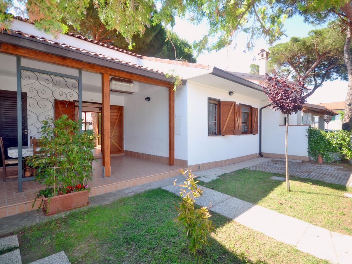 ECUADOR 19: For rent large villa on the ground floor on the beaches of Emilia Romagna